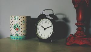 Preview wallpaper alarm clock, clock, table