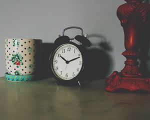 Preview wallpaper alarm clock, clock, table