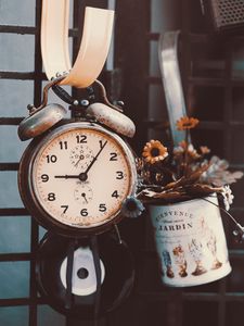 Preview wallpaper alarm clock, flowers, retro