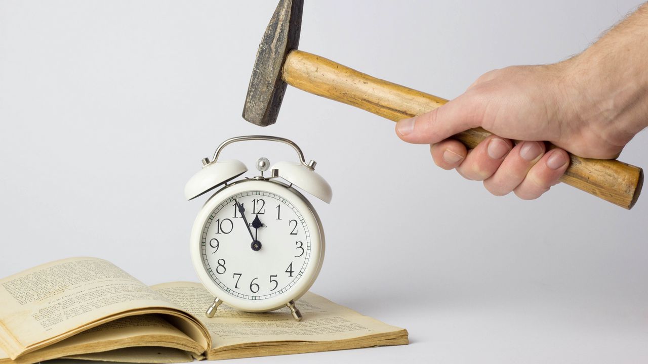 Wallpaper alarm clock, hammer, white