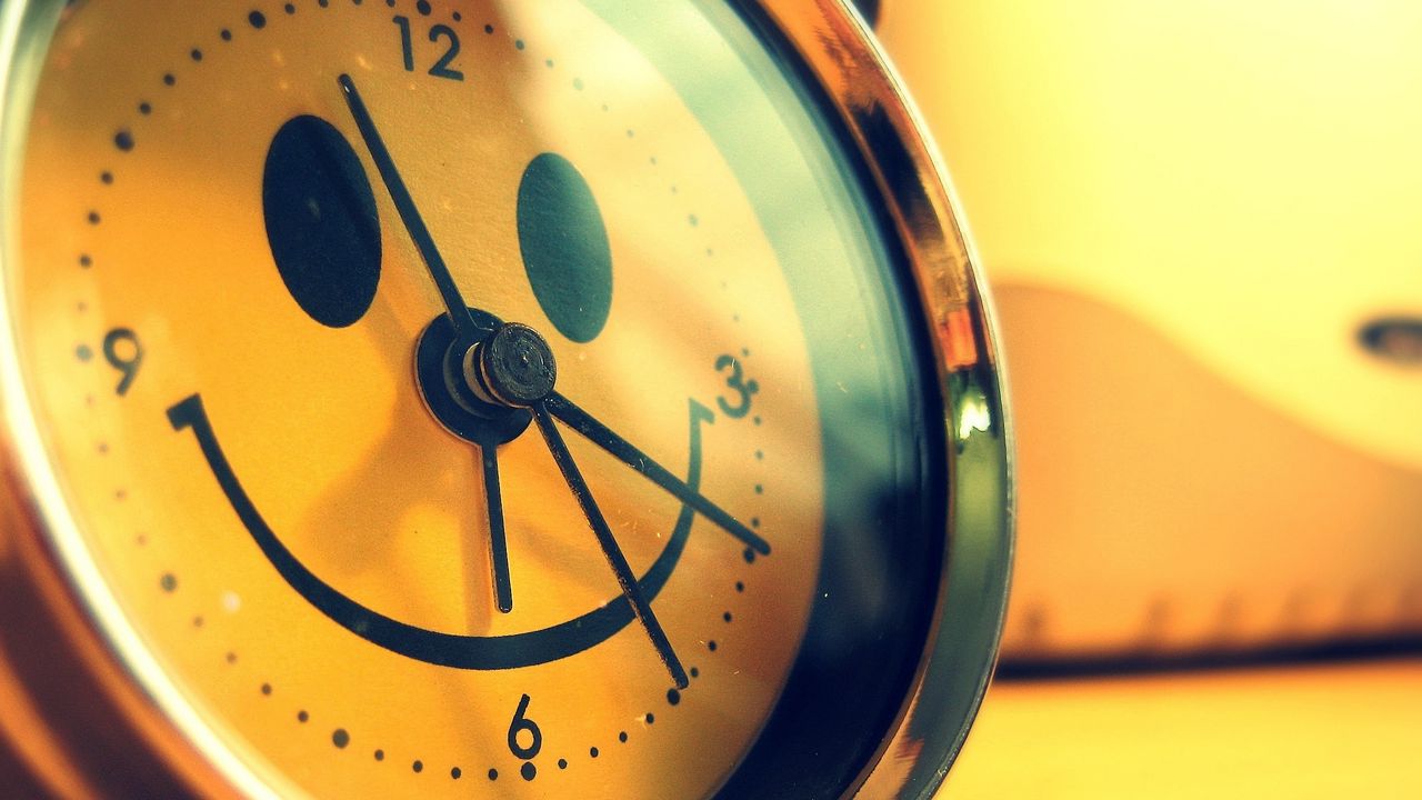 Wallpaper alarm clock, smile, funny, creative, design