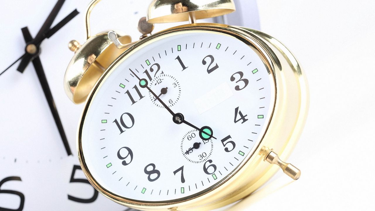 Wallpaper alarm clock, time, direction