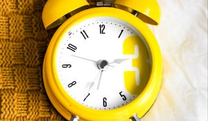 Preview wallpaper alarm clock, yellow, time, plaid