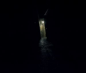Preview wallpaper alleyway, dark, lamppost, night, darkness