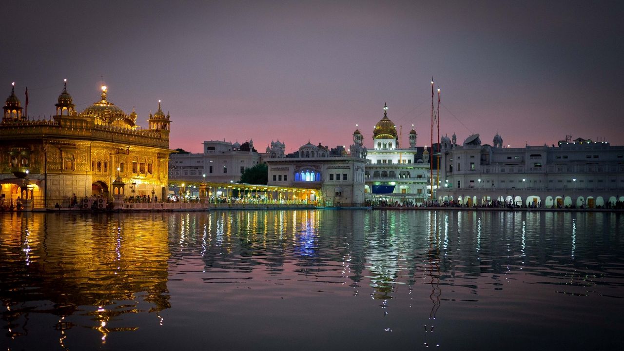 Wallpaper amritsar, india, punjab, city, evening, temple, harmandir sahib, water, reflection