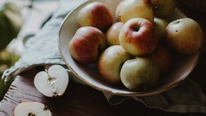 Preview wallpaper apple, apples, fruit, plate, cloth, table