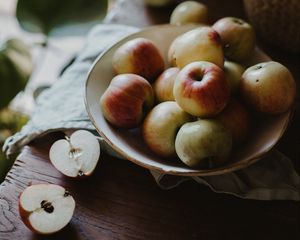 Preview wallpaper apple, apples, fruit, plate, cloth, table