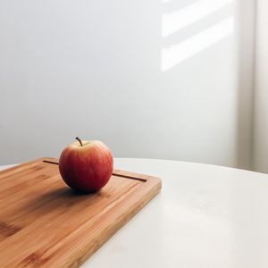 Preview wallpaper apple, board, table, minimalism