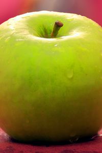 Preview wallpaper apple, fruit, drops, macro, green