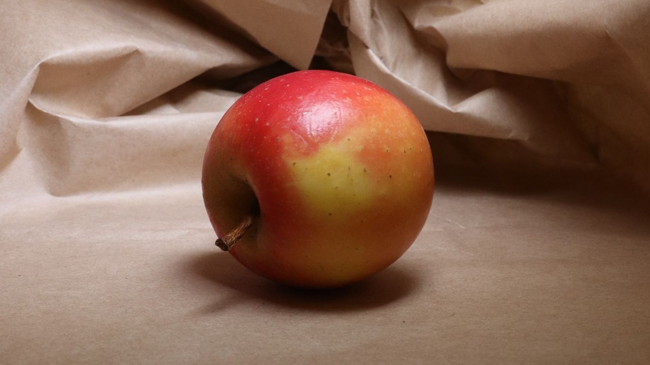 Wallpaper apple, fruit, fresh, paper