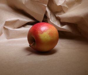 Preview wallpaper apple, fruit, fresh, paper