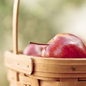 Preview wallpaper apple, fruit, ripe, basket