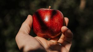 Preview wallpaper apple, hand, fruit, red