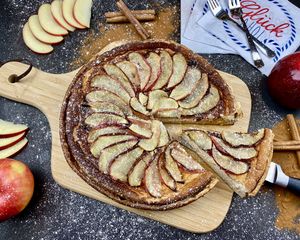 Preview wallpaper apple pie, pie, apples, slices, powdered sugar, dessert