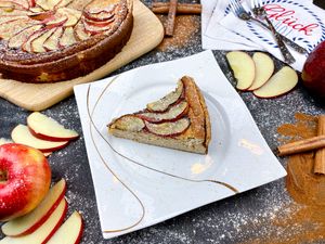Preview wallpaper apple pie, pie, apples, slices, powdered sugar, dessert, plate