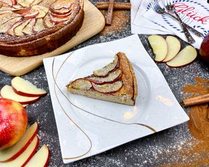 Preview wallpaper apple pie, pie, apples, slices, powdered sugar, dessert, plate