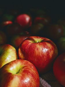 Preview wallpaper apple, red, fruit, macro