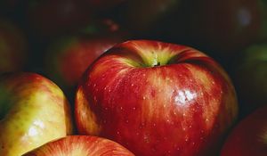 Preview wallpaper apple, red, fruit, macro