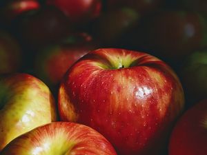 Preview wallpaper apple, red, fruit, macro