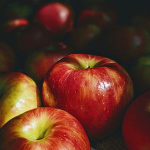 Preview wallpaper apple, red, fruit, macro