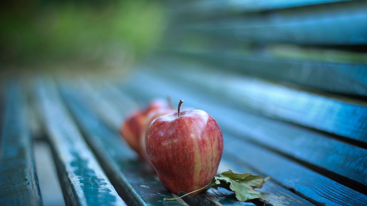Wallpaper apple, ripe, bench