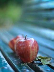 Preview wallpaper apple, ripe, bench