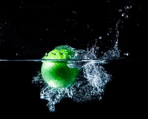 Preview wallpaper apple, splash, spray, black background