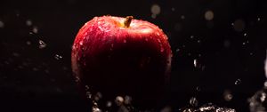 Preview wallpaper apple, water, drops, splashes, macro