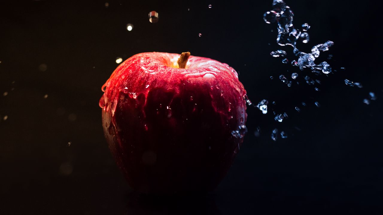Wallpaper apple, water, splash, fruit