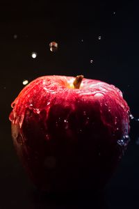 Preview wallpaper apple, water, splash, fruit