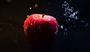 Preview wallpaper apple, water, splash, fruit