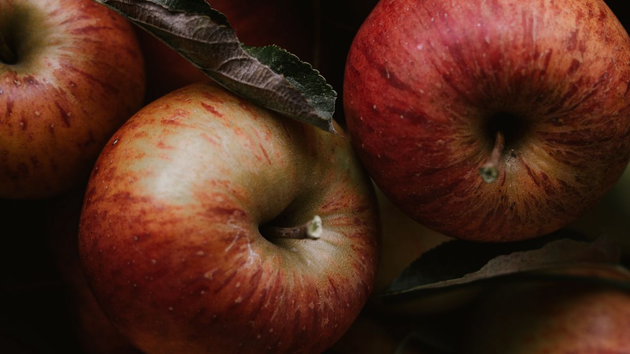 Wallpaper apples, fruit, red, leaves