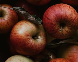 Preview wallpaper apples, fruit, red, leaves