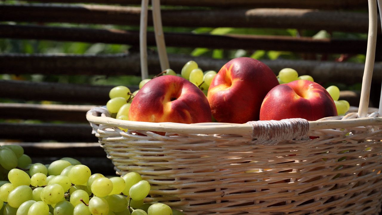 Wallpaper apples, grapes, basket, crop