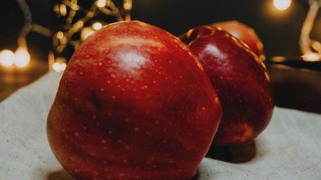 Wallpaper apples, red, fruit, garland, glare