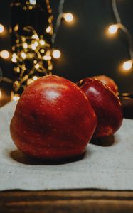 Preview wallpaper apples, red, fruit, garland, glare