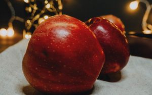 Preview wallpaper apples, red, fruit, garland, glare