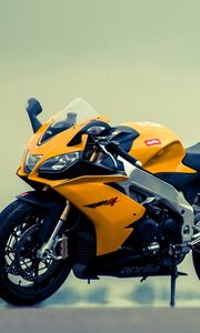 Preview wallpaper aprilia, rsv4, yellow, motorcycle