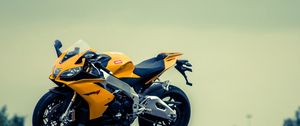 Preview wallpaper aprilia, rsv4, yellow, motorcycle