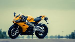 Preview wallpaper aprilia, rsv4, yellow, motorcycle