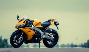 Preview wallpaper aprilia, rsv4, yellow, motorcycle