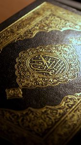 Preview wallpaper arabic, islam, calligraphy, quran, macro, holy book