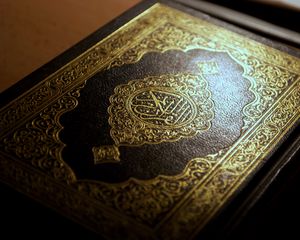 Preview wallpaper arabic, islam, calligraphy, quran, macro, holy book