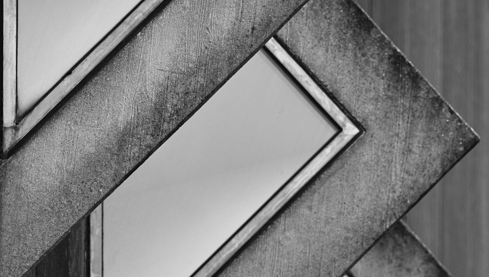 960x544 Wallpaper architecture, concrete, style, grey, black and white