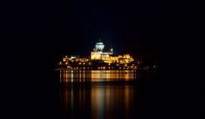 Preview wallpaper architecture, night city, dark, hungary