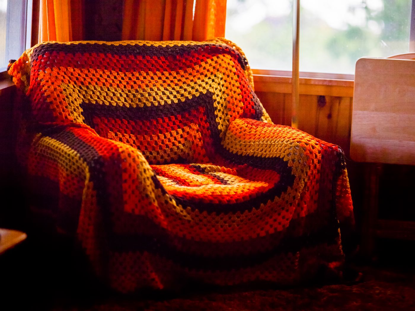 Download wallpaper 1400x1050 armchair, plaid, interior, cozy ...