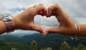 Preview wallpaper arms, couple, heart, kind, bracelets