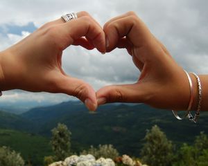 Preview wallpaper arms, couple, heart, kind, bracelets