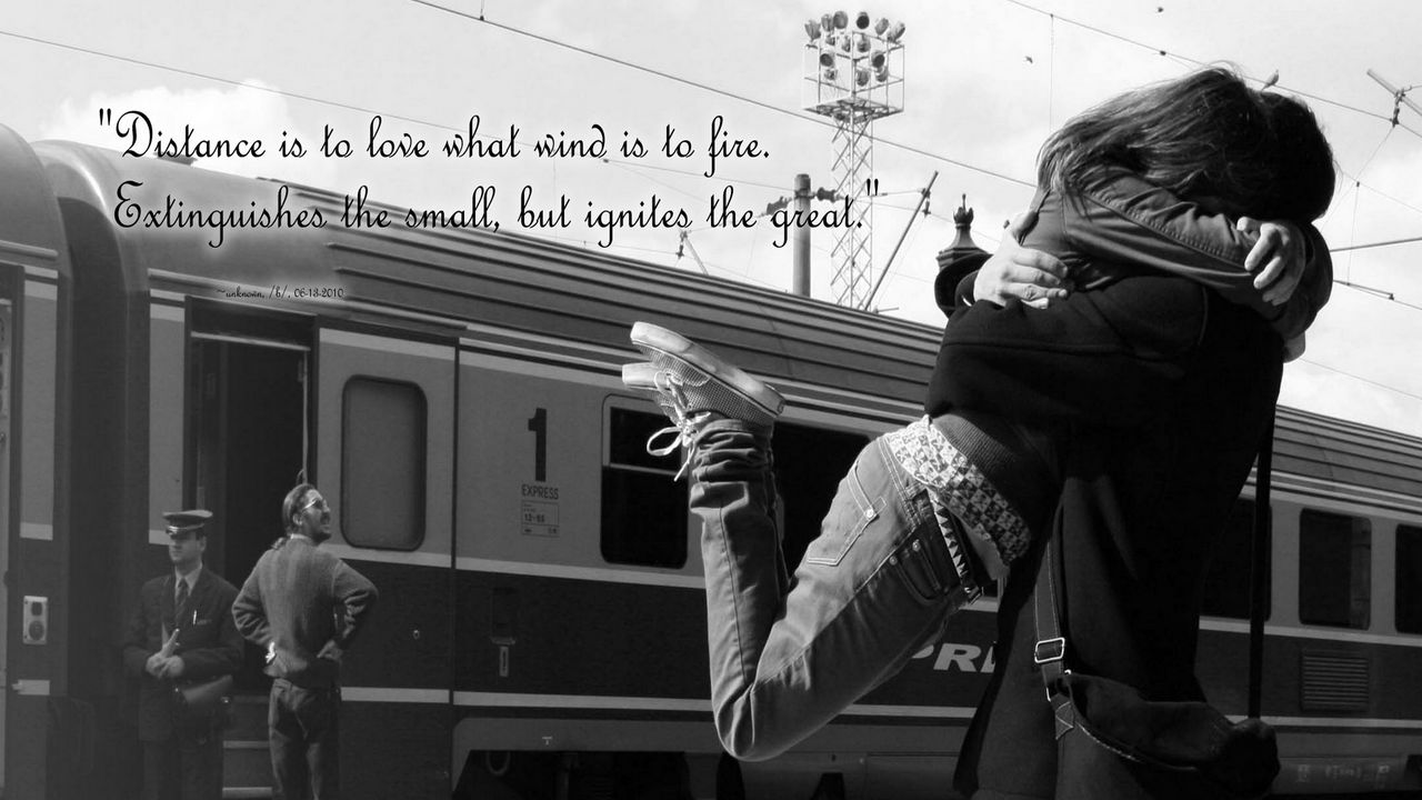 Wallpaper arms, couple, meeting, waiting, train