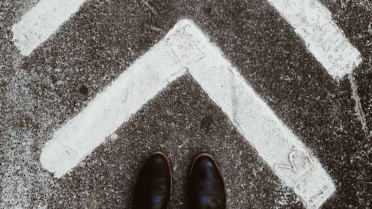 Wallpaper asphalt, marking, arrows, feet, shoes